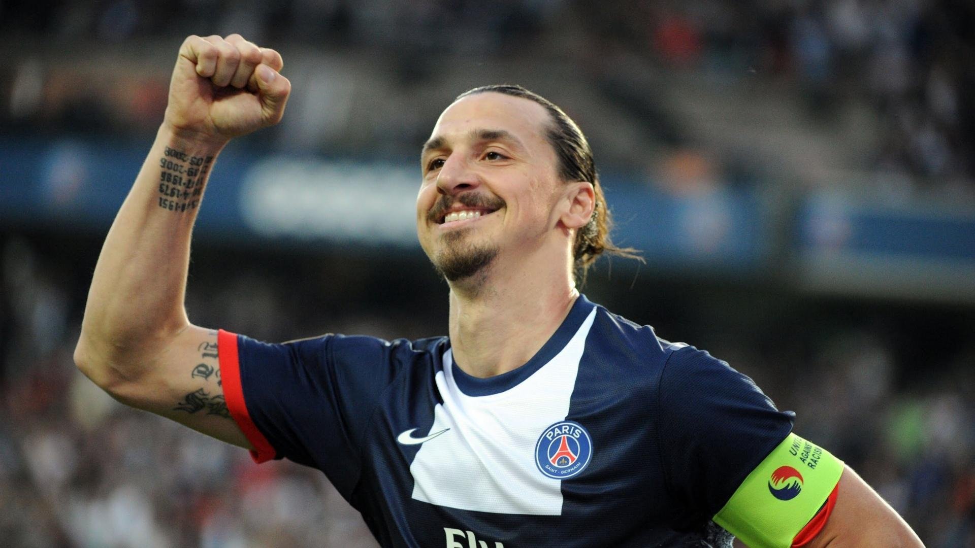 雄鹿不断突破！库里连续十二场比赛得分超过夺冠赛场气氛高涨的全景报道